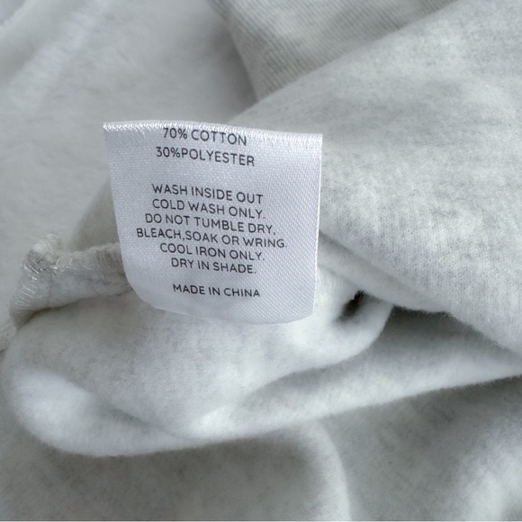 Old Sport Off The Shoulder Sweatshirt Dress
Loungewear Gray - Picture 12 of 14